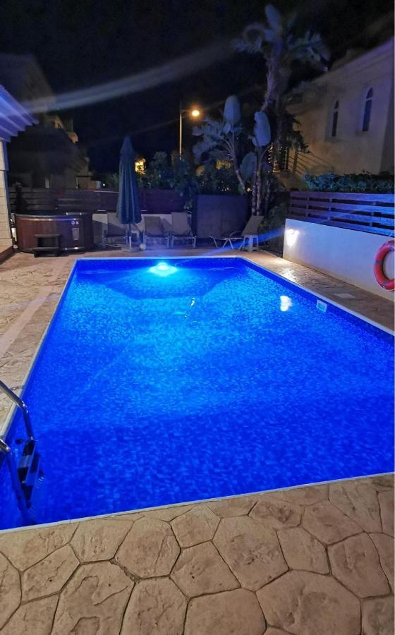 Great Villa Maria Paralimni Exterior photo