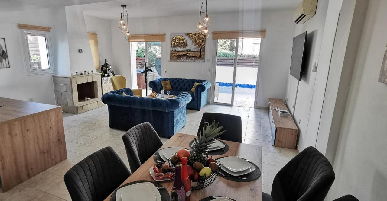 Great Villa Maria Paralimni Exterior photo